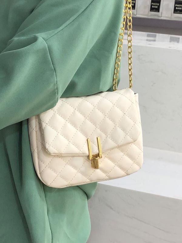 Push Lock Detail Quilted Chain Bag